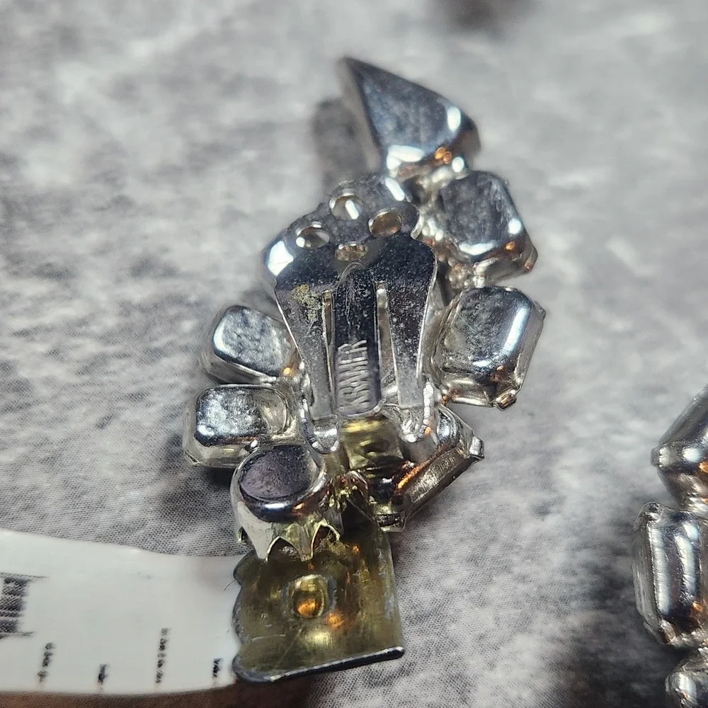 Vintage wiess Clear Rhinestone Clip On Earrings Silver‎ Tone Crawler Fan Bridal